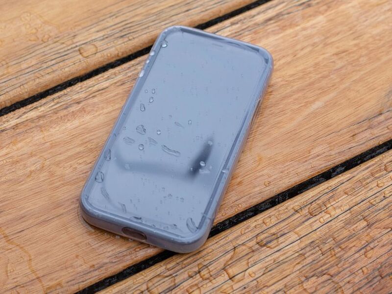 QUAD LOCK Poncho Weather Protection - iPhone XR